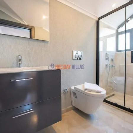 Su 4 Villa *